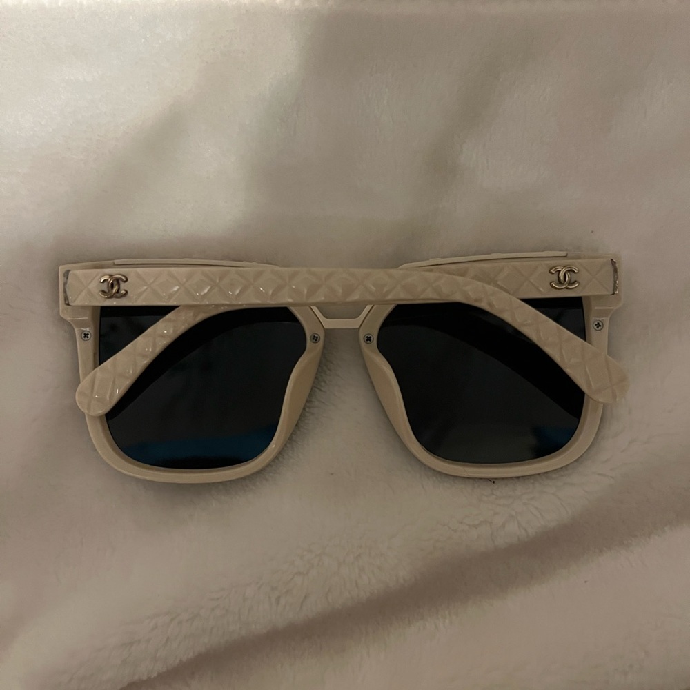 Chanel glasses - Picture 4 of 6